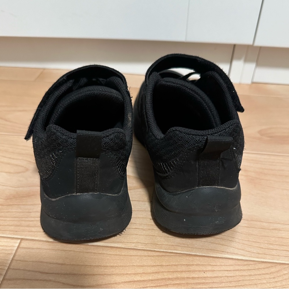 Skechers - Picture 5 of 6